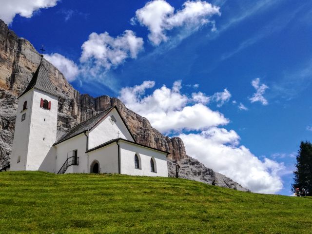 Hikes in Alta Badia Image: Hikes in Alta Badia