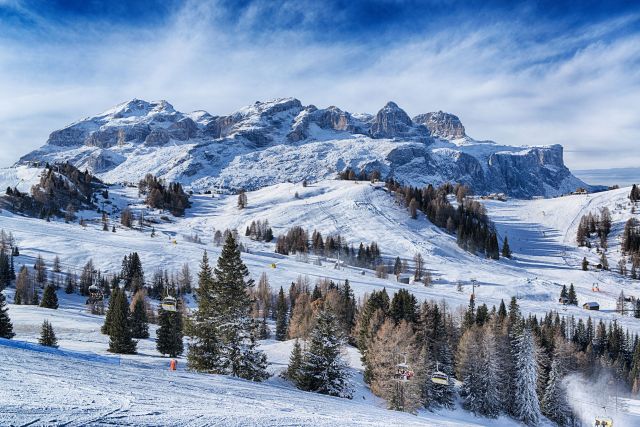 Skiing in Alta Badia Image: Skiing in Alta Badia