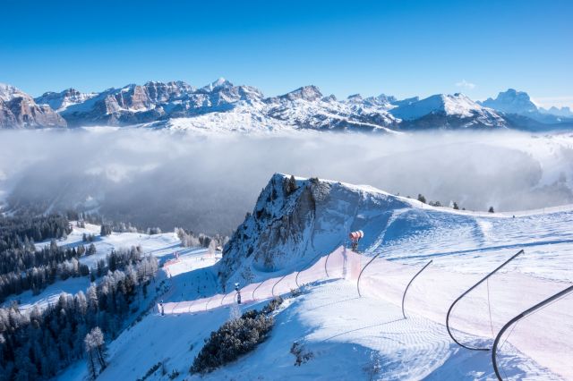 Skiing in Alta Badia Image: Skiing in Alta Badia