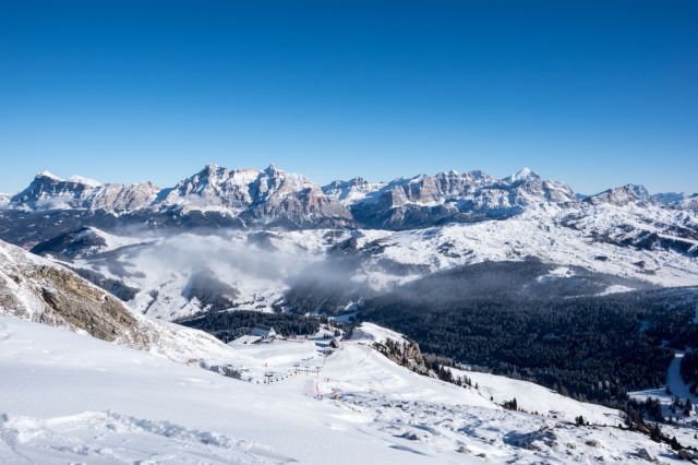 Skiing in Alta Badia Image: Skiing in Alta Badia