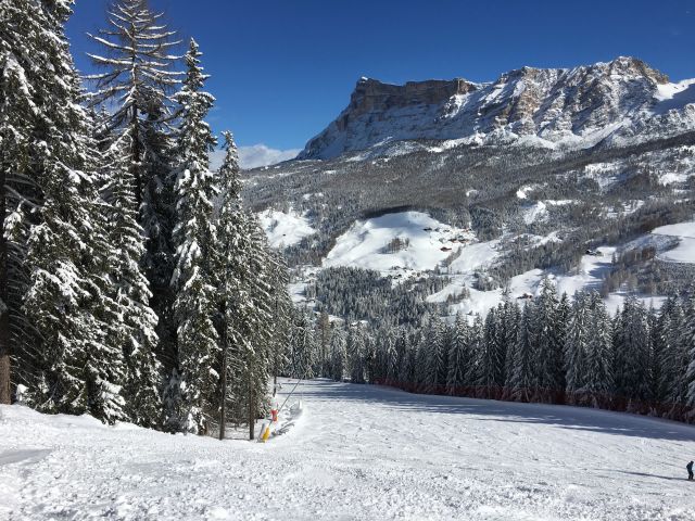 Skiing in Alta Badia Image: Skiing in Alta Badia